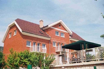 Hungary Privát Budaörs, Exterior